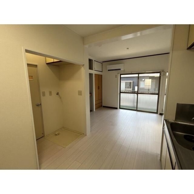 ��ʌ�����s�厚������̃A�p�[�g�̂��̑������E�X�y�[�X