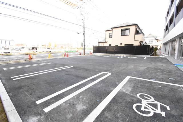 ��ʌ��������܎s��{��k�ܒ��P���ڂ̃}���V�����̒��ԏ�