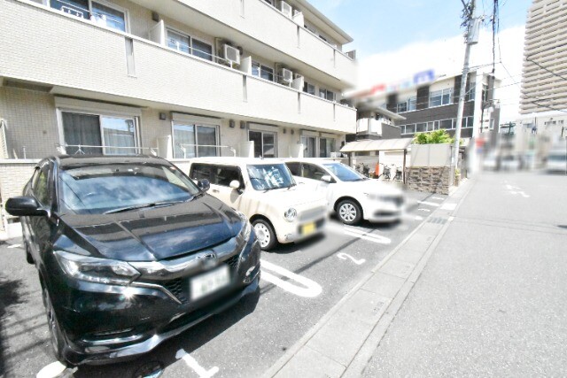 ��ʌ��z�J�s�k�z�J�Q���ڂ̃A�p�[�g�̒��ԏ�