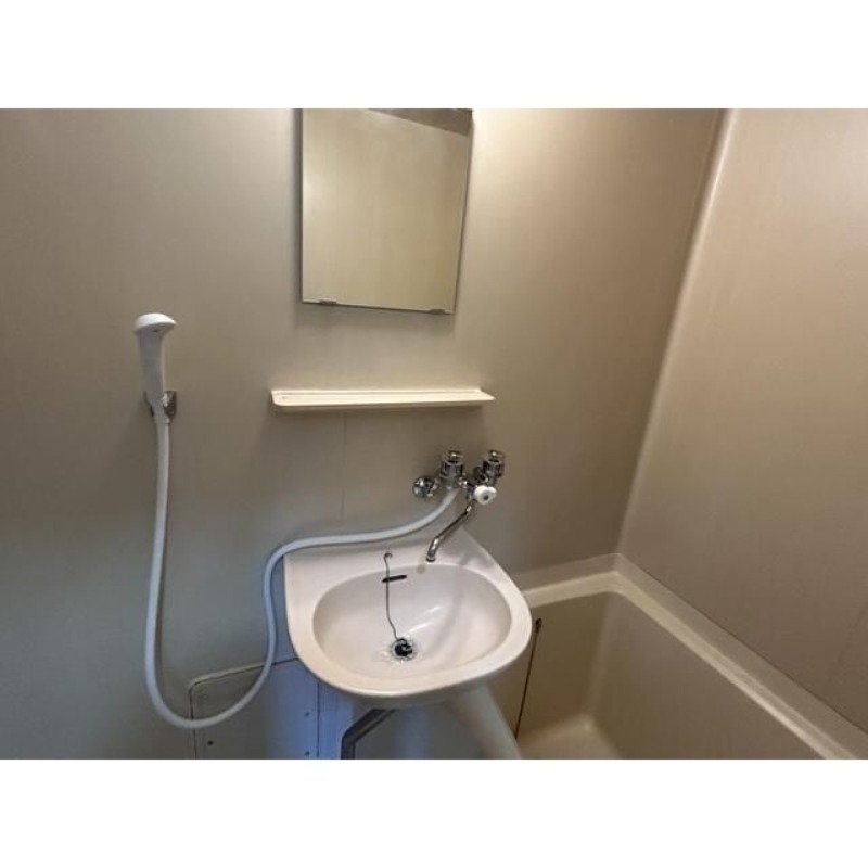 ��ʌ�����s�厚������̃A�p�[�g�̐��ʏ�