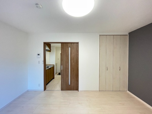 ��ʌ�����s�≺���Q���ڂ̃A�p�[�g�̂��̑������E�X�y�[�X