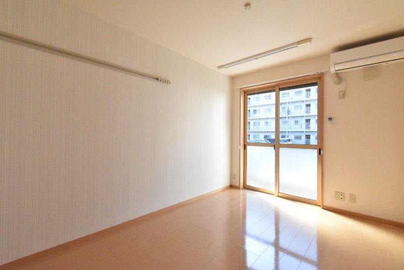 ��ʌ��z�J�s�Ɍ��P���ڂ̃A�p�[�g�̋��ԁE���r���O