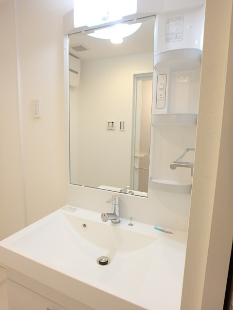 ��ʌ��������܎s��{�撇���R���ڂ̃}���V�����̐��ʏ�