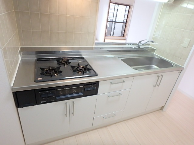 ��ʌ��������܎s�΋挴�R�S���ڂ̃}���V�����̃L�b�`��