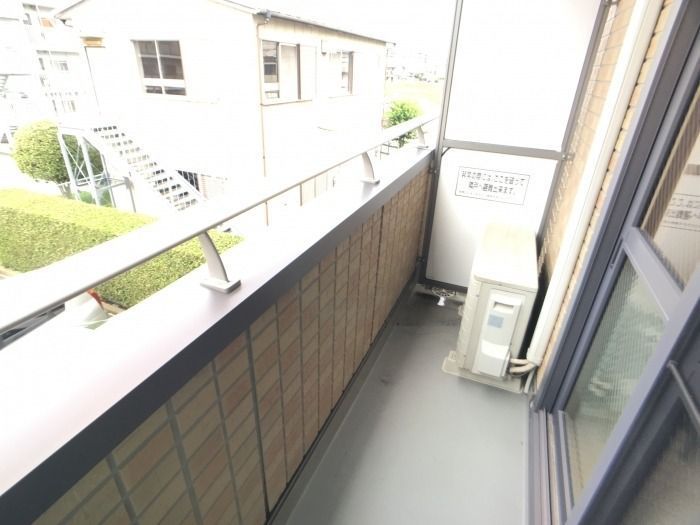 ��ʌ��z�J�s�Ɍ��P���ڂ̃A�p�[�g�̃o���R�j�[