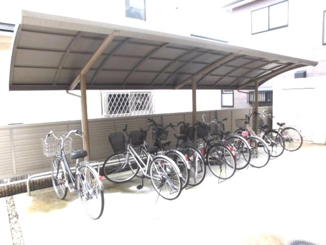 ��ʌ��z�J�s�Ɍ��P���ڂ̃A�p�[�g�̂��̑�