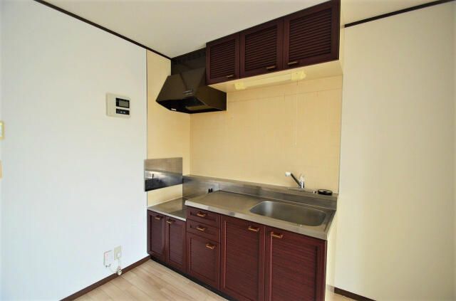 ��ʌ������s�k�J�Q���ڂ̃A�p�[�g�̃L�b�`��