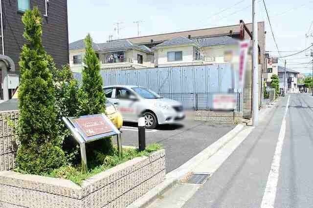 ��ʌ�����s�̉ƂQ���ڂ̃A�p�[�g�̒��ԏ�