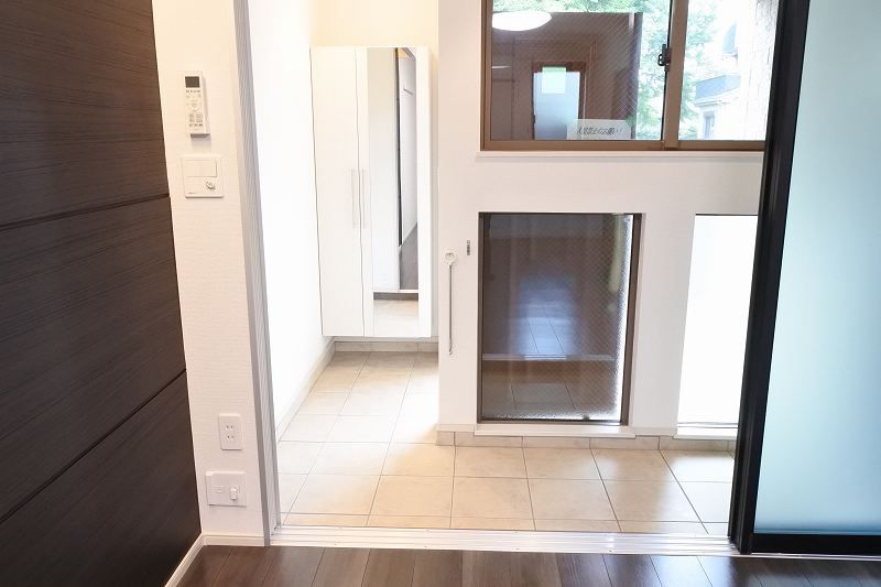 ��ʌ�����s�̉ƂQ���ڂ̃A�p�[�g�̌���