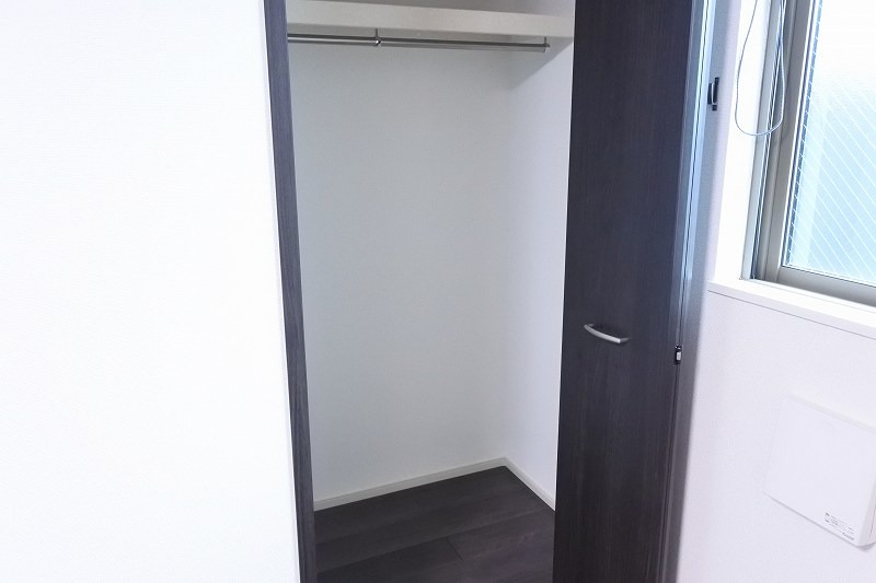 ��ʌ�����s�̉ƂQ���ڂ̃A�p�[�g�̎��[