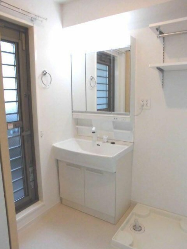 ��ʌ��������܎s���厚��J���̃A�p�[�g�̐��ʏ�