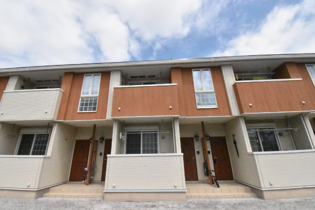 ��ʌ������s���h�P���ڂ̃A�p�[�g�̃G���g�����X