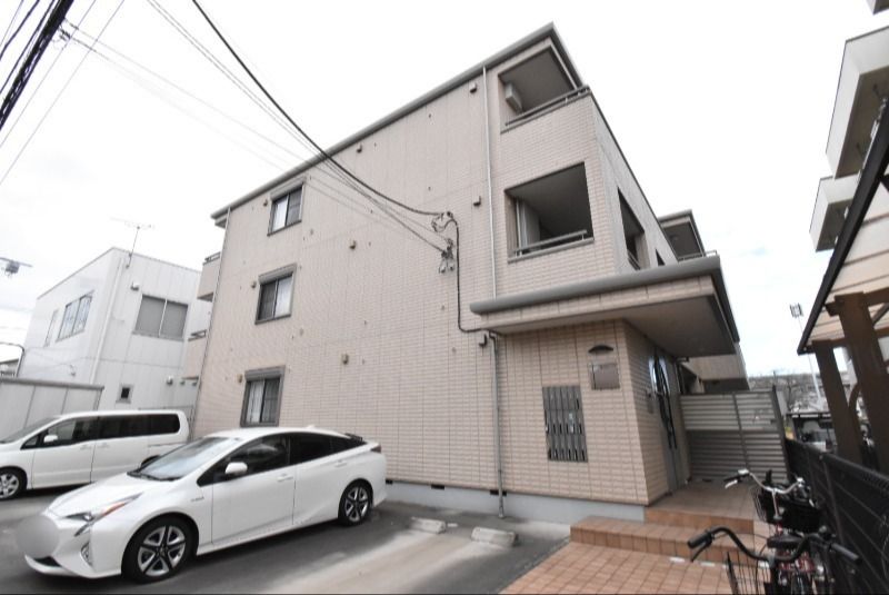 ��ʌ�����s������S����15-25�̃}���V�����̌����O��