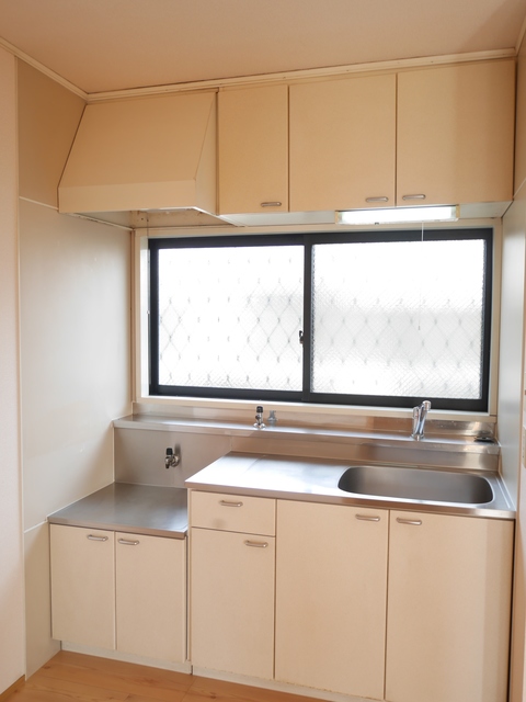 ��ʌ������s���P�O���ڂ̃A�p�[�g�̃L�b�`��