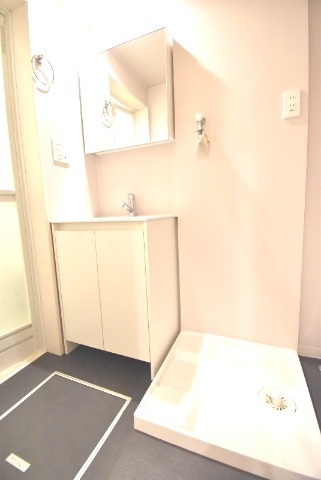 ��ʌ�����s�˒˂S���ڂ̃A�p�[�g�̐��ʏ�