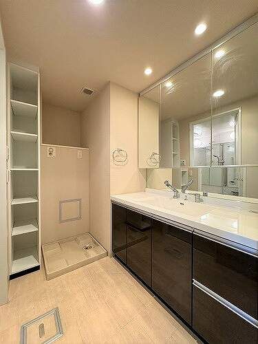 ��ʌ��z�J�s�ԎR�{���̃}���V�����̐��ʏ�