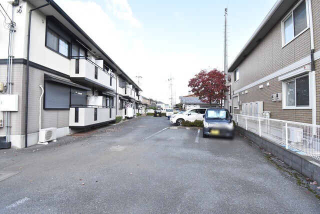 ��ʌ��������܎s����厚���V�n�̃A�p�[�g�̒��ԏ�