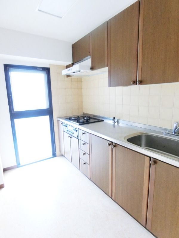 ��ʌ��������܎s������厚����O�̃}���V�����̃L�b�`��