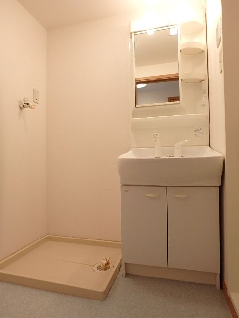 ��ʌ��������܎s�k��{�����R���ڂ̃}���V�����̐��ʏ�