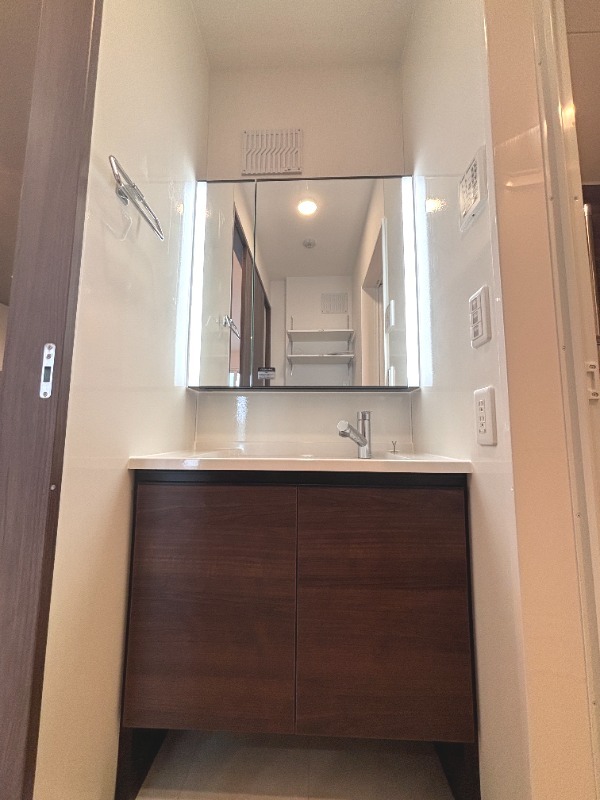 ��ʌ��������܎s�����擌��{�V���ڂ̃A�p�[�g�̐��ʏ�