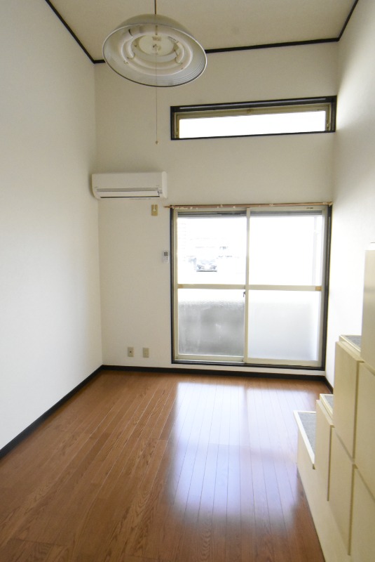 ��ʌ�����s�����Q���ڂ̃A�p�[�g�̋��ԁE���r���O