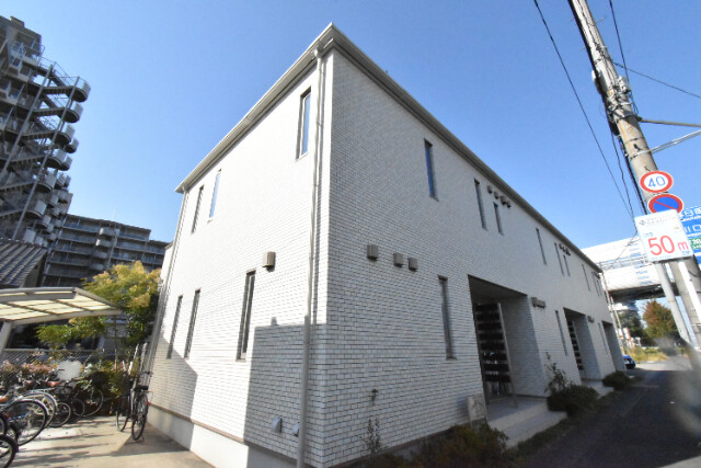 ��ʌ������s�����Q���ڂ̃A�p�[�g�̌����O��