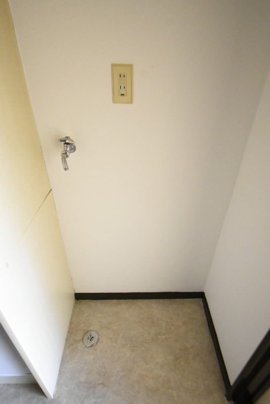 ��ʌ�����s�����Q���ڂ̃A�p�[�g�̂��̑��ݔ�