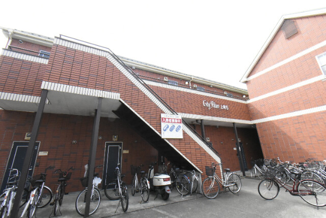 ��ʌ�����s�����Q���ڂ̃A�p�[�g�̃G���g�����X