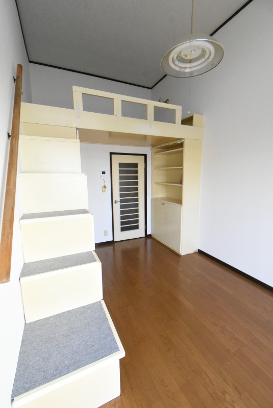 ��ʌ�����s�����Q���ڂ̃A�p�[�g�̂��̑������E�X�y�[�X