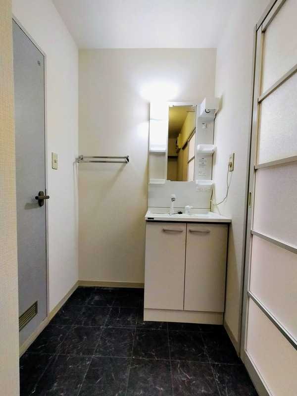 ��ʌ��������܎s�Y�a��{���S���ڂ̃A�p�[�g�̐��ʏ�