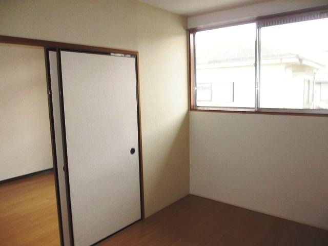 ��ʌ��k�����S�ɓޒ��w���Q���ڂ̃A�p�[�g�̂��̑������E�X�y�[�X