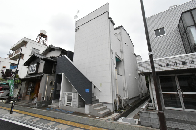 ��ʌ��������܎s�k����i���Q���ڂ̃A�p�[�g�̌����O��