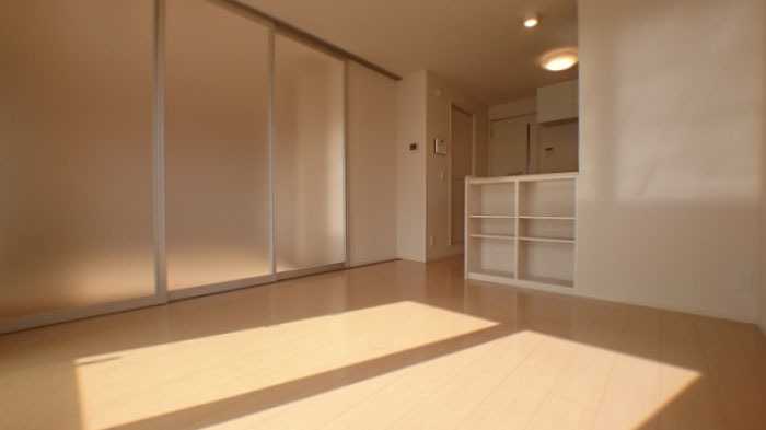 ��ʌ��z�J�s���C�N�^�E���Q���ڂ̃A�p�[�g�̋��ԁE���r���O