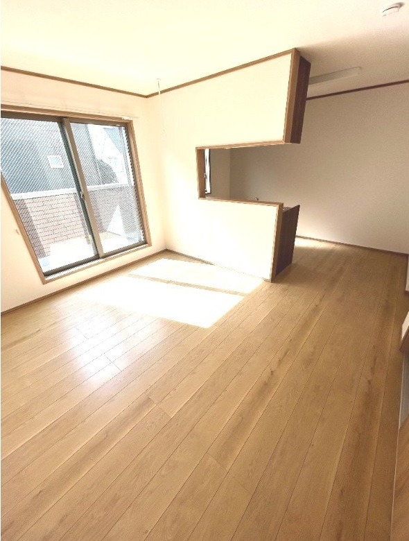 ��ʌ�����s������U���ڂ̃e���X�n�E�X�̋��ԁE���r���O