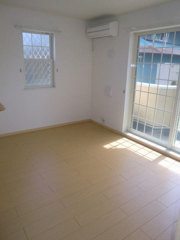 ��ʌ��������܎s����厚�O�𒬂̃A�p�[�g�̋��ԁE���r���O