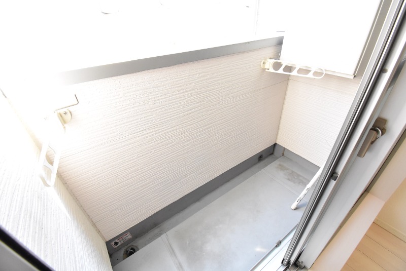 ��ʌ��������܎s�k����i���Q���ڂ̃A�p�[�g�̃o���R�j�[