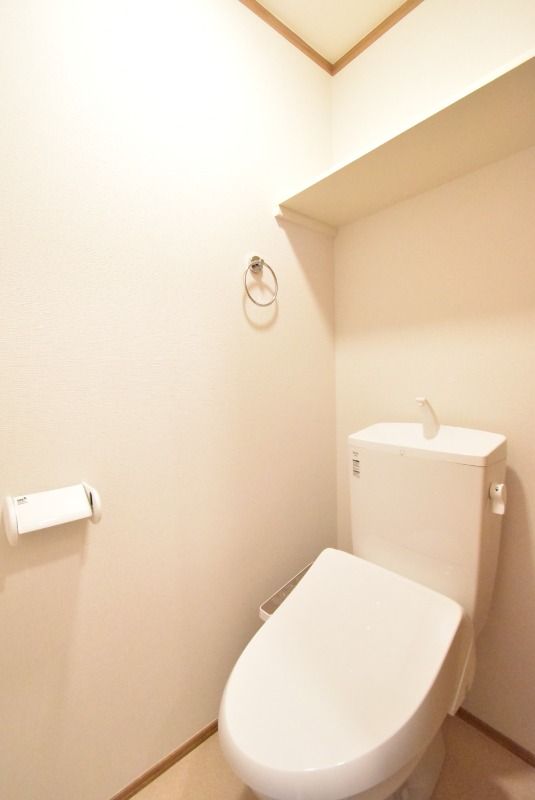 ��ʌ�����s������U���ڂ̃e���X�n�E�X�̃g�C��