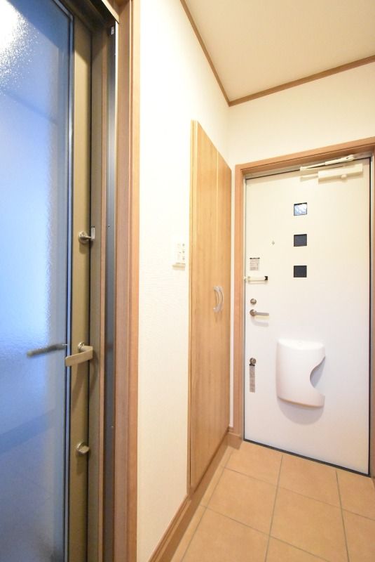 ��ʌ�����s������U���ڂ̃e���X�n�E�X�̌���