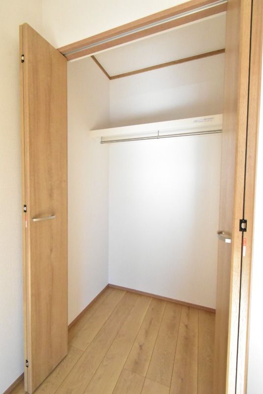 ��ʌ�����s������U���ڂ̃e���X�n�E�X�̎��[