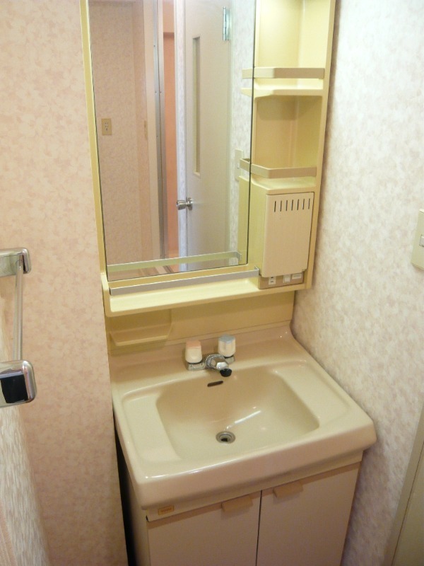 ��ʌ��������܎s�k��{�����R���ڂ̃}���V�����̐��ʏ�