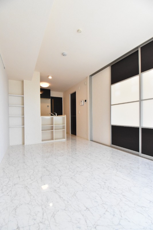 ��ʌ��z�J�s���C�N�^�E���V���ڂ̃A�p�[�g�̋��ԁE���r���O