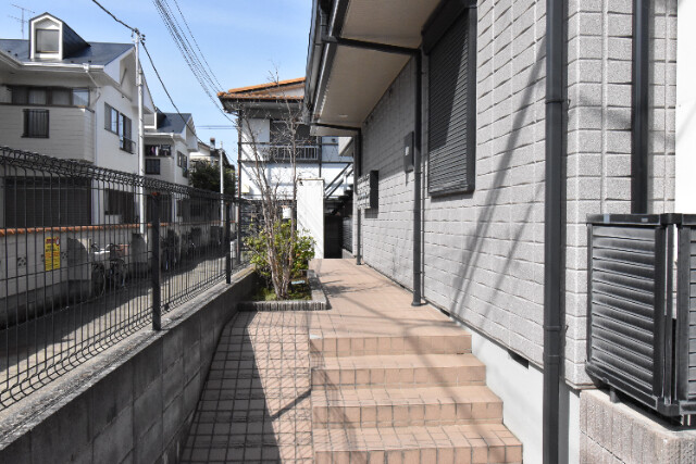 ��ʌ������s�X�쒬�̃}���V�����̃G���g�����X