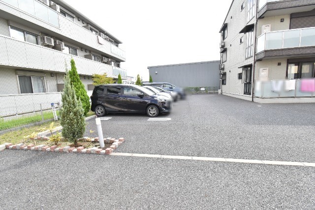 ��ʌ��z�J�s���C�N�^�E���V���ڂ̃A�p�[�g�̒��ԏ�