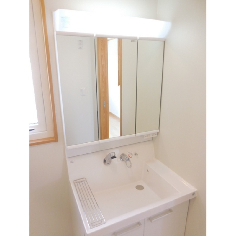 ��ʌ��������܎s�Y�a�挳���P���ڂ̃e���X�n�E�X�̐��ʏ�