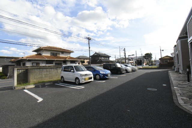 ��ʌ��k�����S�ɓޒ��厚�����̃A�p�[�g�̒��ԏ�