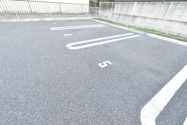 ��ʌ��z�J�s�o�˒��̃A�p�[�g�̒��ԏ�