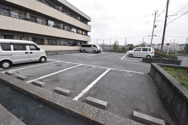 ��ʌ��������܎s���厚��J���̃}���V�����̒��ԏ�