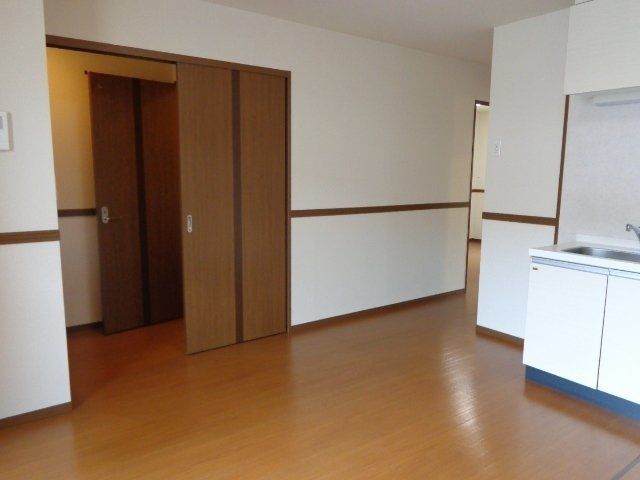 ��ʌ��������܎s�΋�厚�����̃A�p�[�g�̋��ԁE���r���O