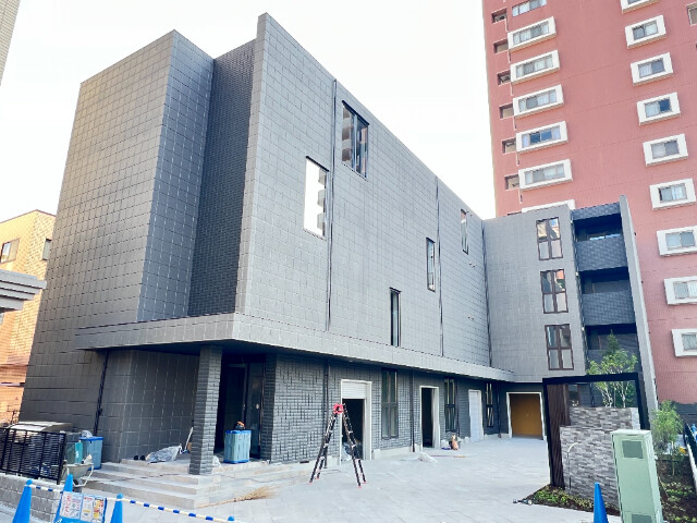 ��ʌ��z�J�s�ԎR�{���̃}���V�����̌����O��