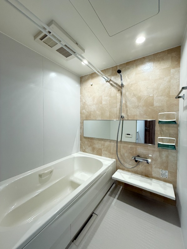 ��ʌ��z�J�s�ԎR�{���̃}���V�����̃o�X